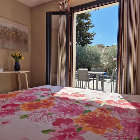 Avec Piscine Dans Un Domaine Viticole Villa Domazan