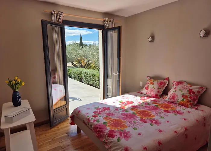 Villa Avec Piscine Dans Un Domaine Viticole *