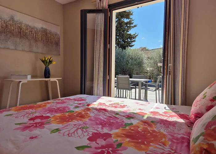 Avec Piscine Dans Un Domaine Viticole Villa Domazan